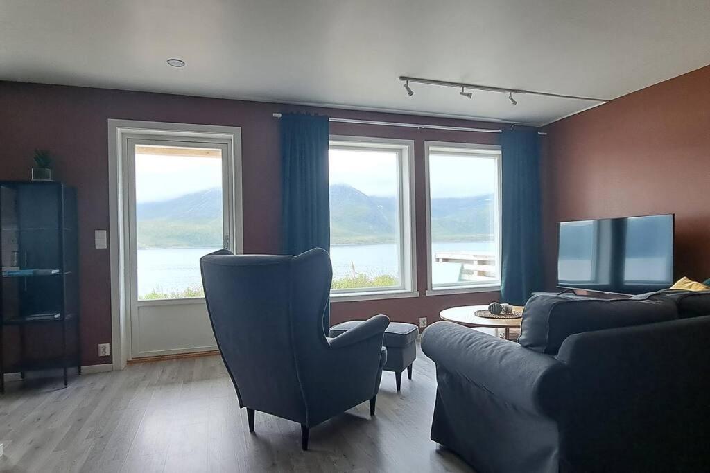Senja, Husoy I Senja. Leilighet Med Utsikt Over Fjord Og Fjell Tofta Kültér fotó